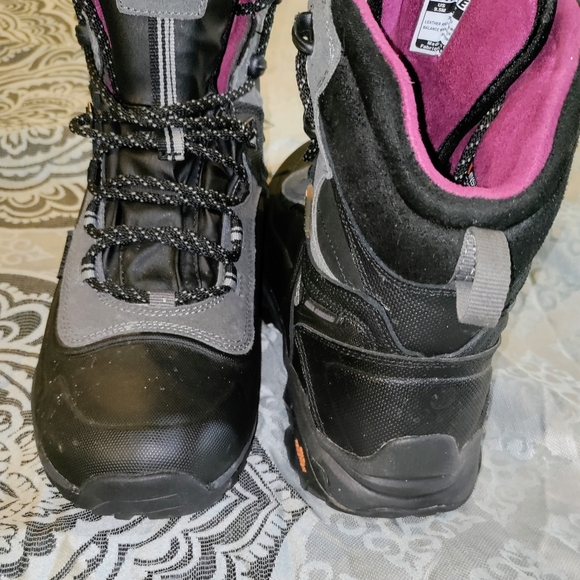 Hi-Tec Insulated Boots - Picture 4 of 9